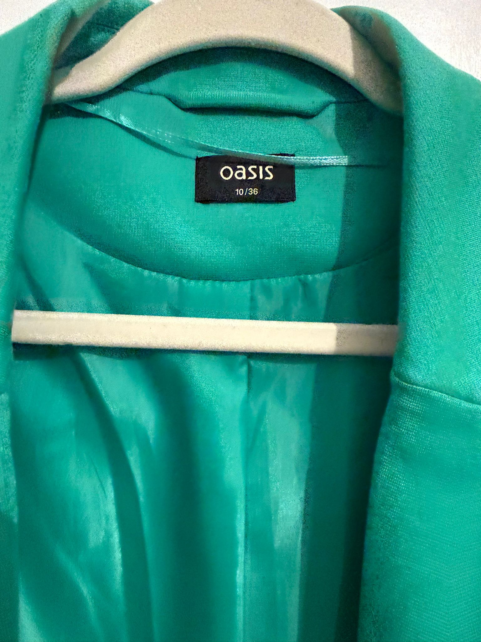 Oasis Green Blazer Size 10/36 — Poppy's Closet