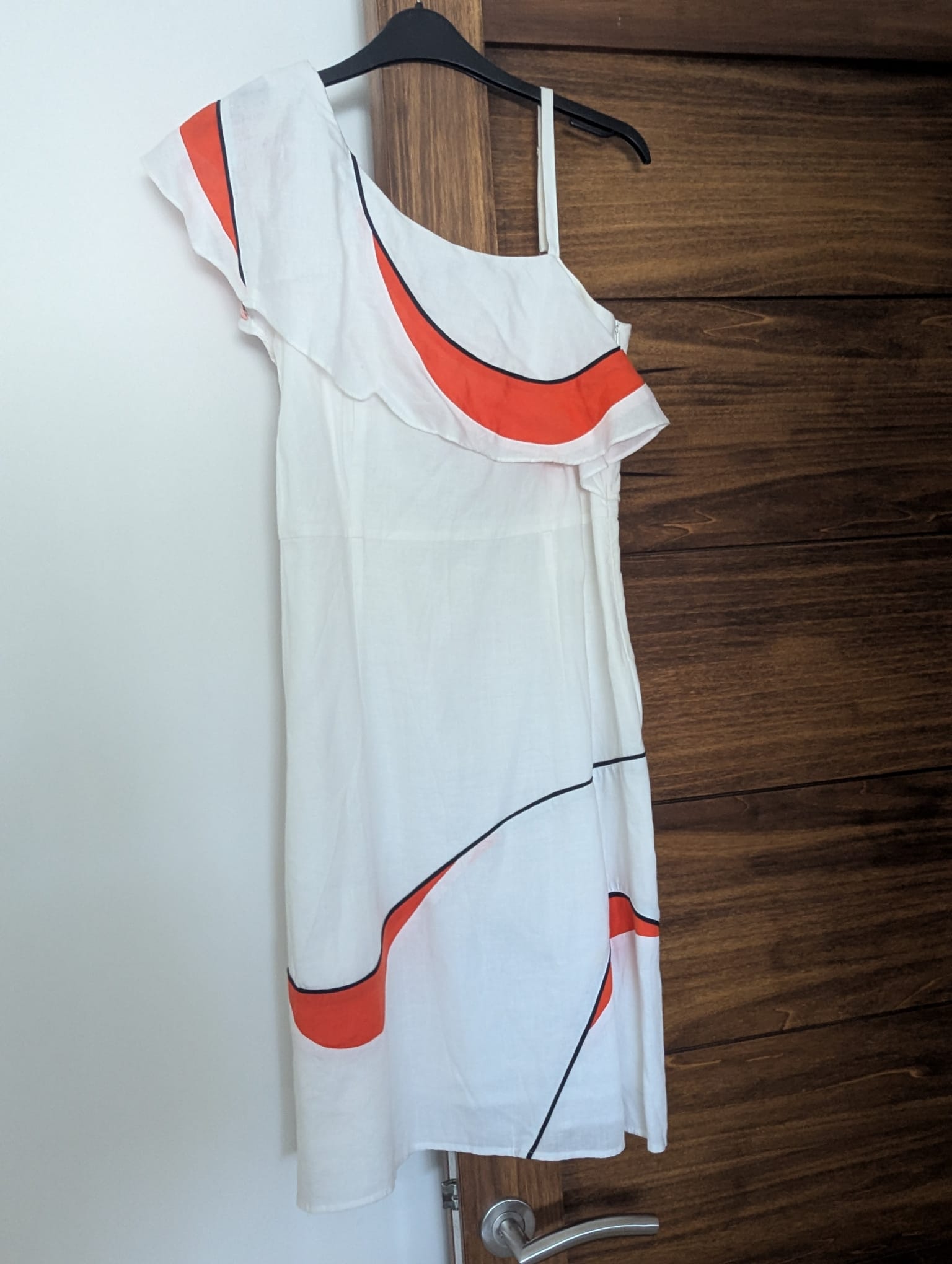 White Derhy Asymmetric Graphic Wave Ruffle Dress – Lulu's Closet