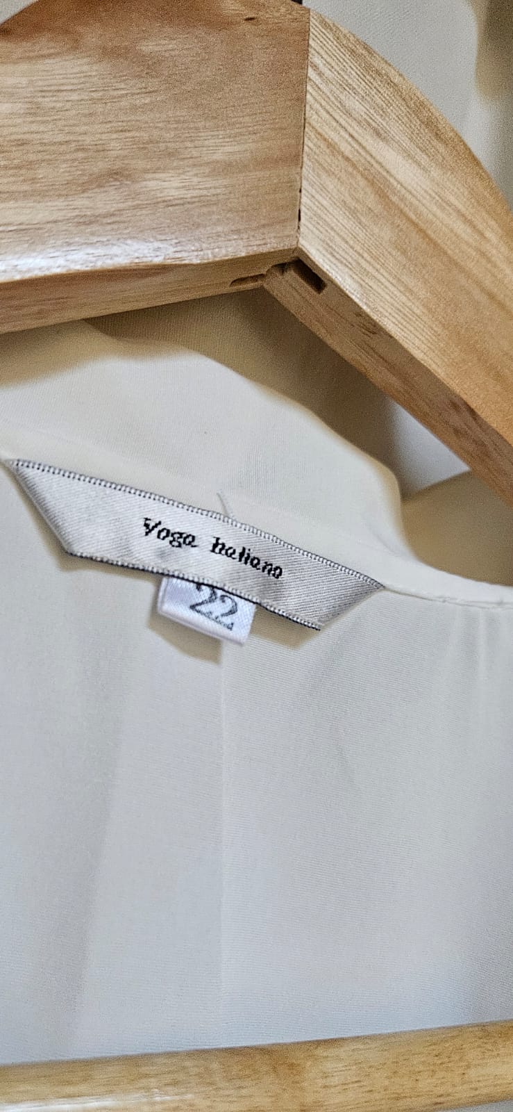 Yoga Italiano brand label - size 22