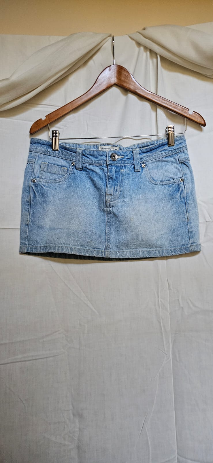 Jannwear denim mini skirt detail — pocket and button