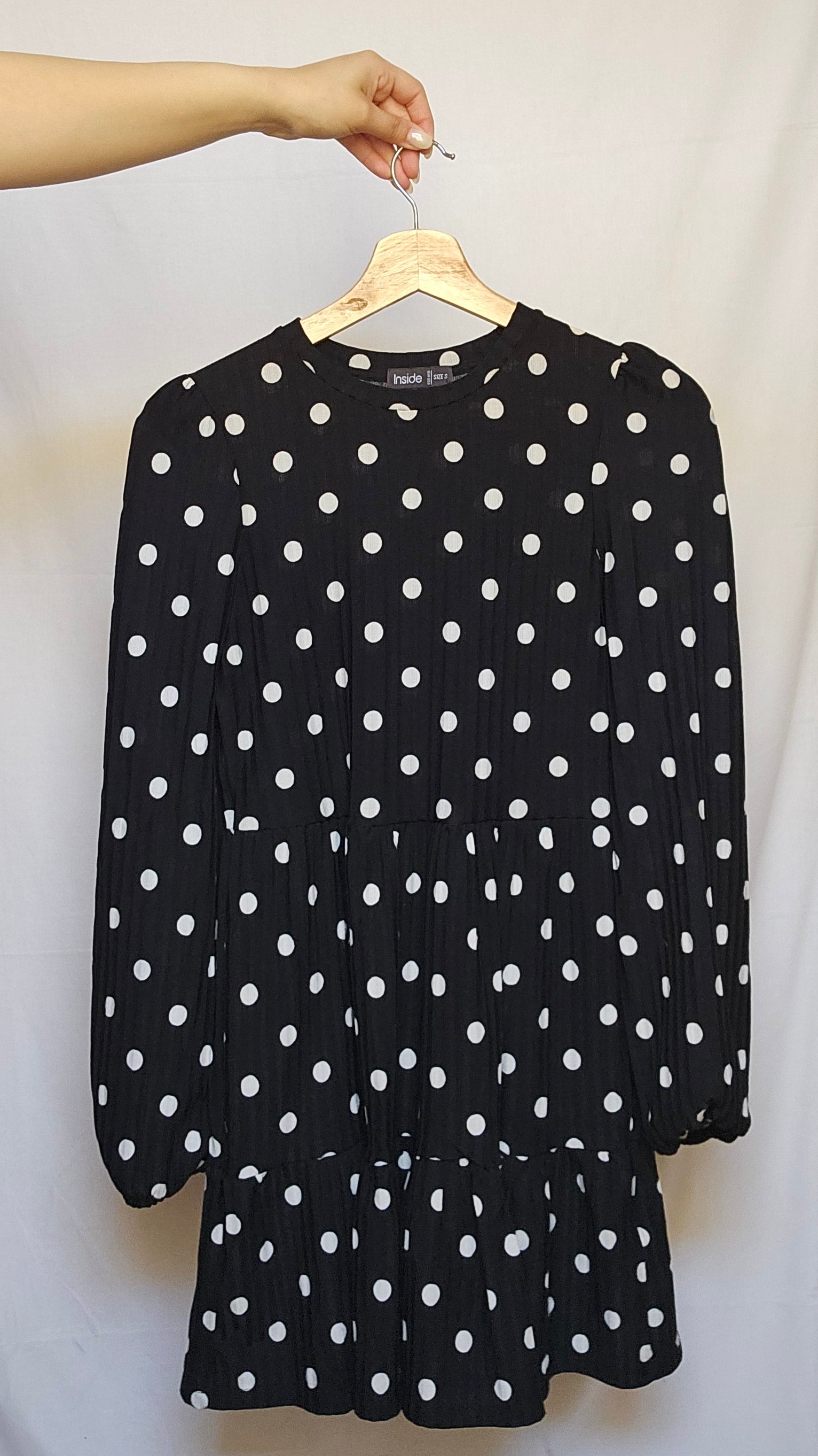 Black & White Polka Dot Tiered Dress – Inside