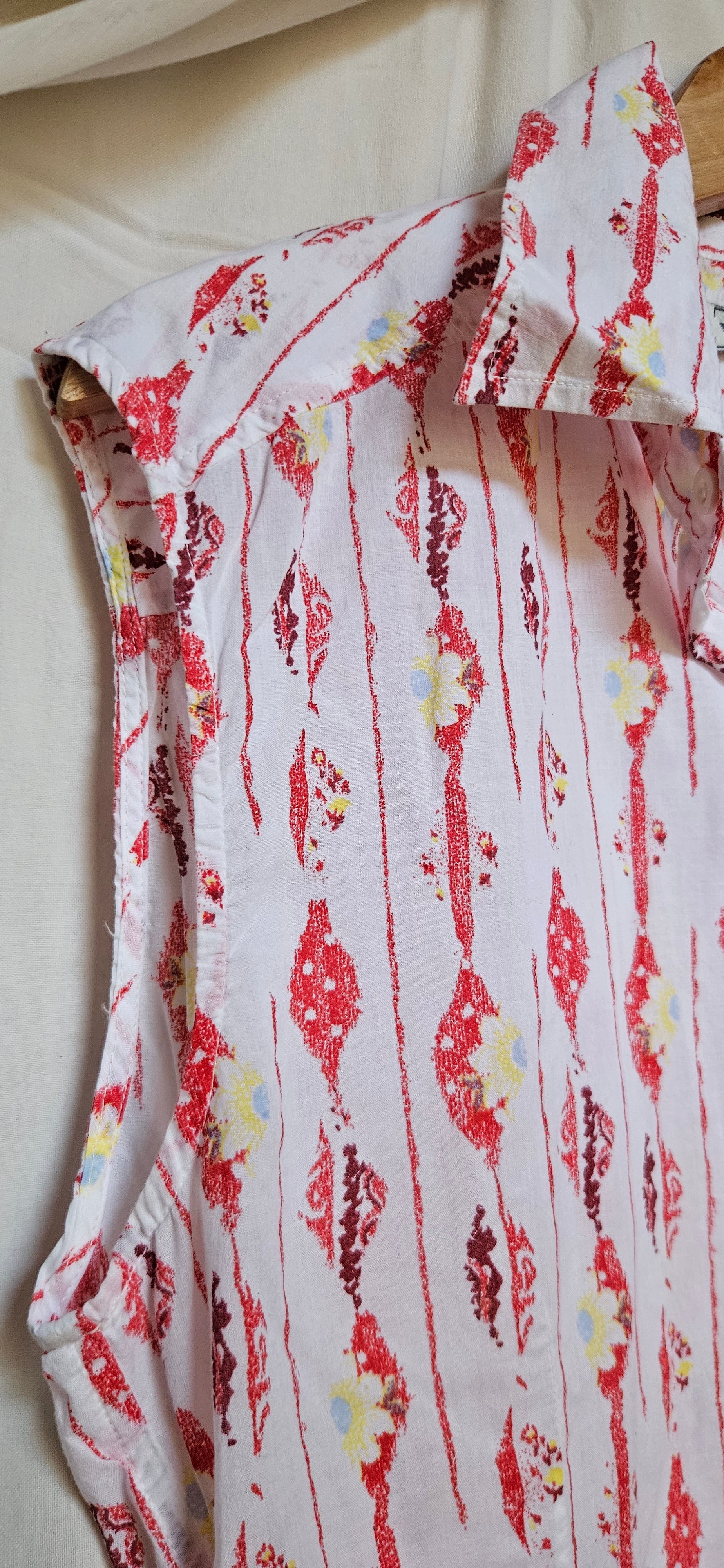 Rizar Ikat Print Sleeveless Shirt